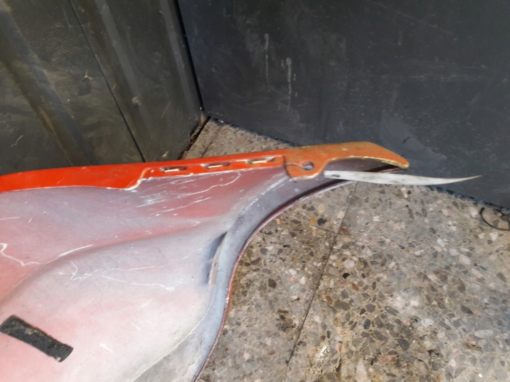 A1688850225 бампер задний  mercedes w168 красный Оригинал