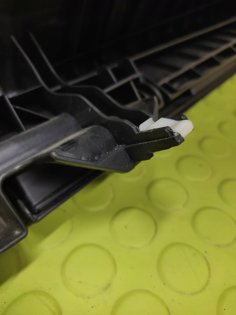 фото №13, Mazda 3 бардачок