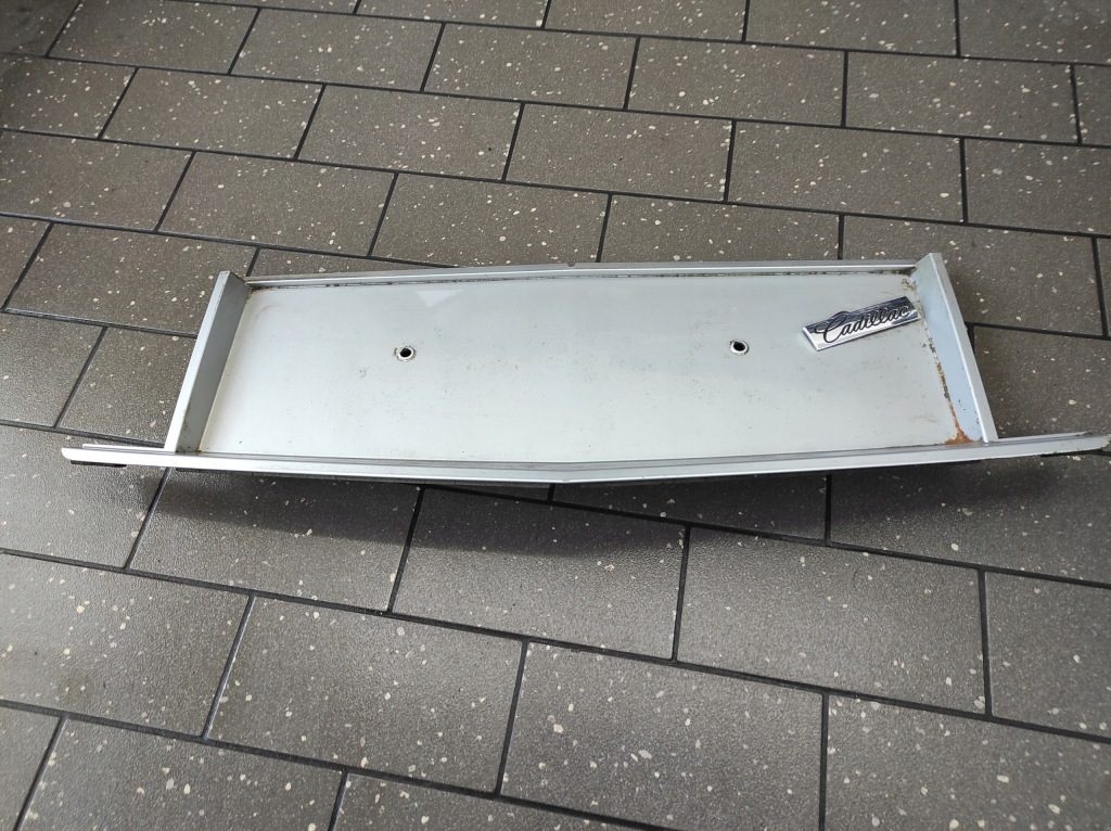 Купити Накладка кришки задній cadillac 12760623