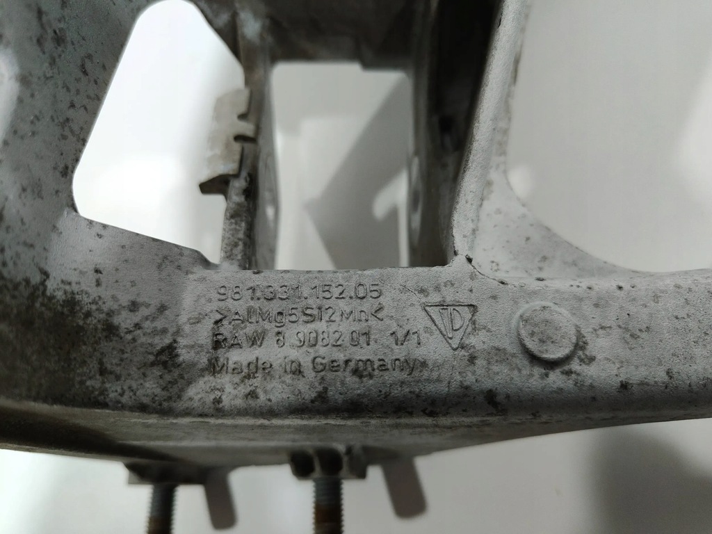 фото №8, Porsche boxster 981 cayman 981 рычаг кронштейн задняя