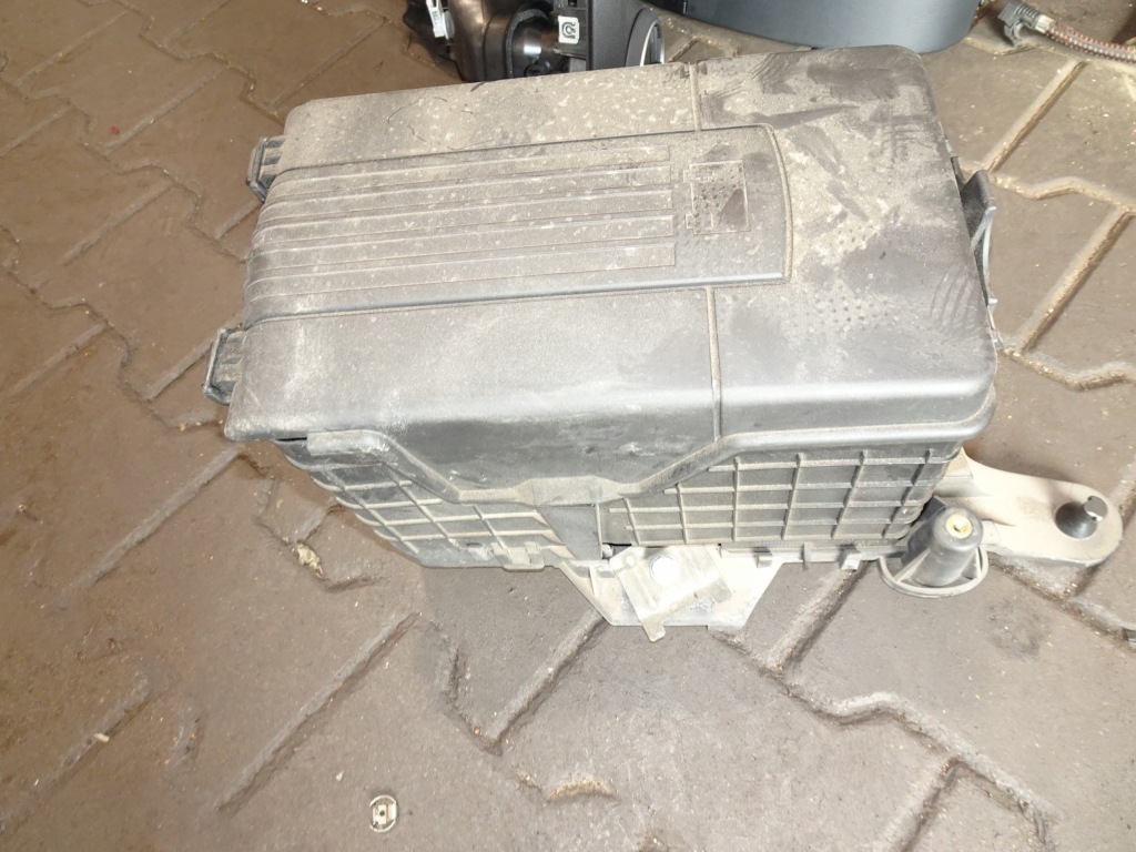 фото №1, Audi a3 8p корпус аккумулятор