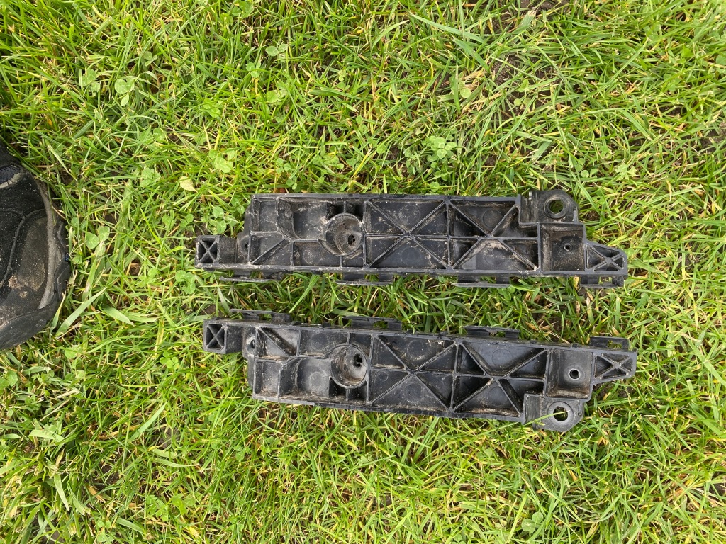 фото №1, Hyundai ix35 направляющая крыло перед левый правый