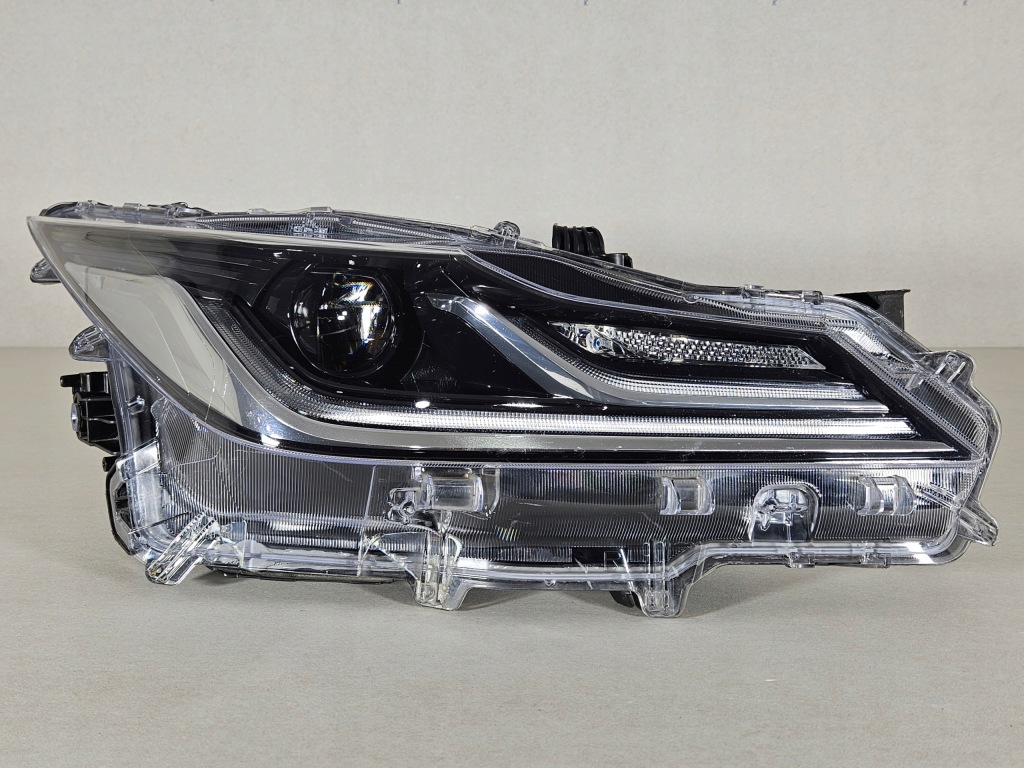 фото №1, Toyota corolla e21 sedan лампа правая full led eu