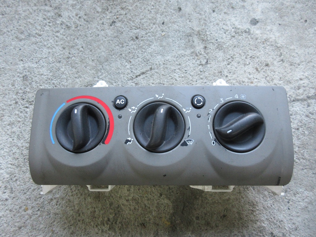 фото №1, Renault thalia ii 2011 r. панель обдув