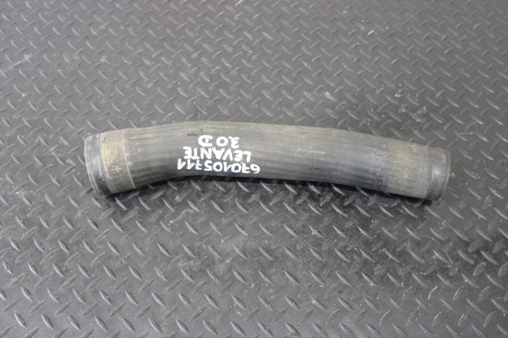 Купити Патрубок шланг інтеркулер maserati levante m161 670105711