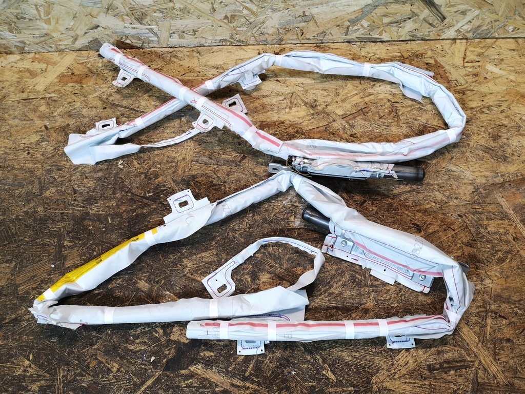 фото №1, Toyota yaris iii lift шторка безпеки права ліва