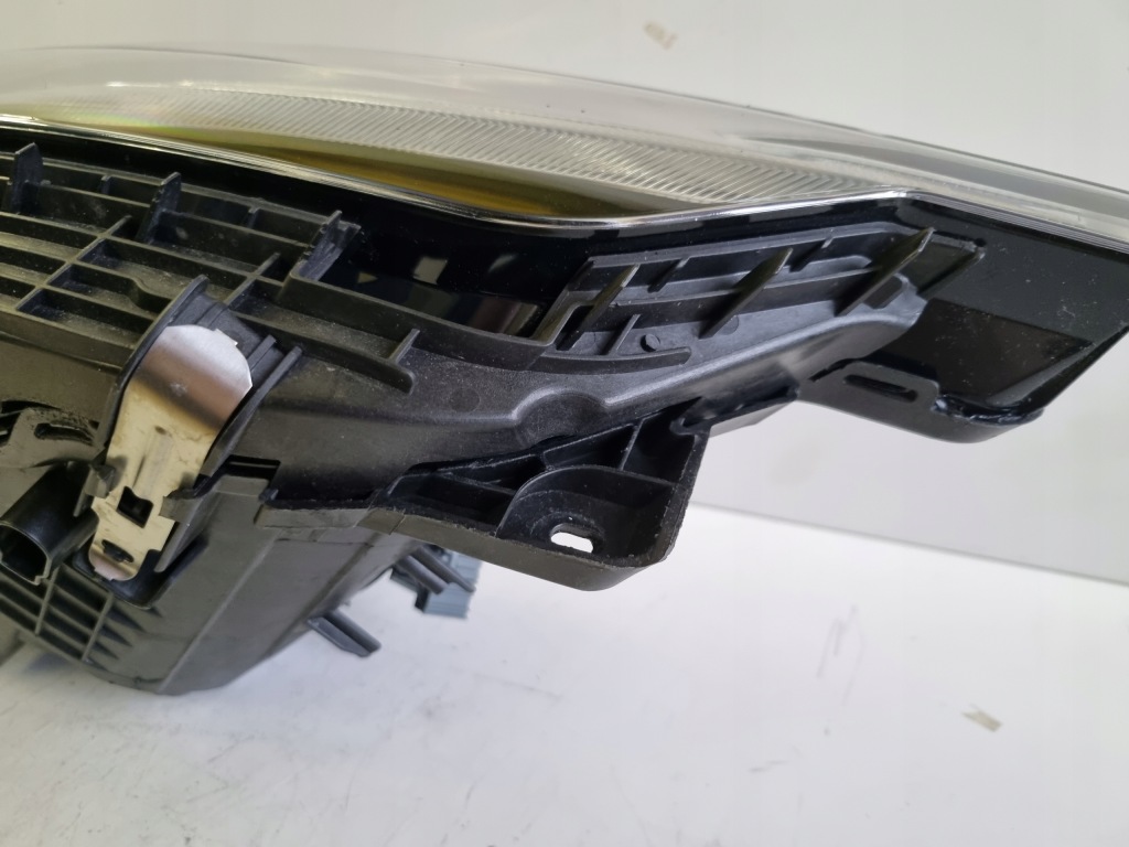 Фара правая  перед volvo xc60 2 рестайлинг  mid full led 32342517 Оригинал