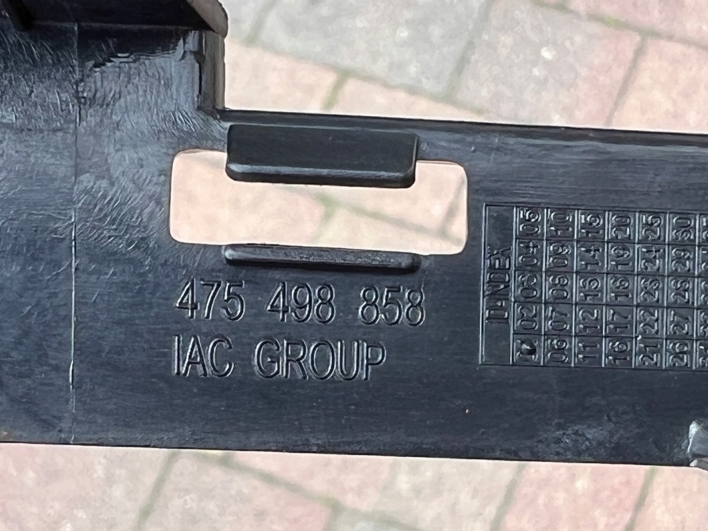 Opel corsa d оригінальний номер 13286021 решітка середня решітка  бампера перед Доставка