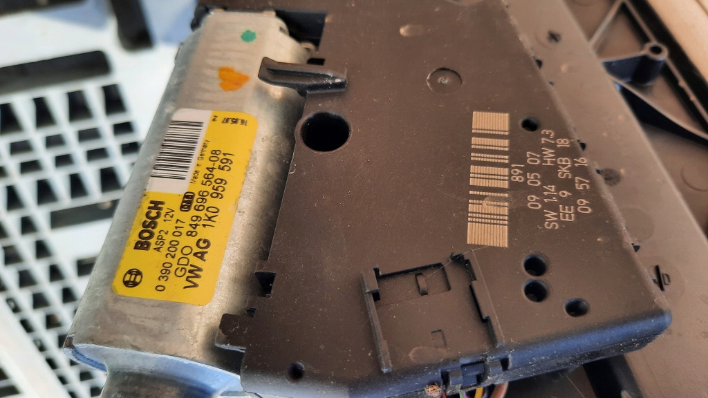 фото №7, Люк моторчик 1k0877255a vw golf v 07r