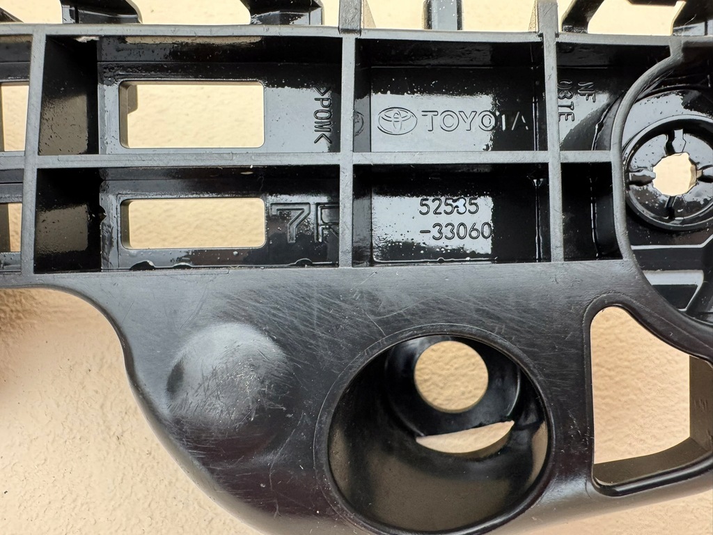 фото №14, Toyota camry viii 17r- напрямна кронштейн бампера правий перед 52535-33060