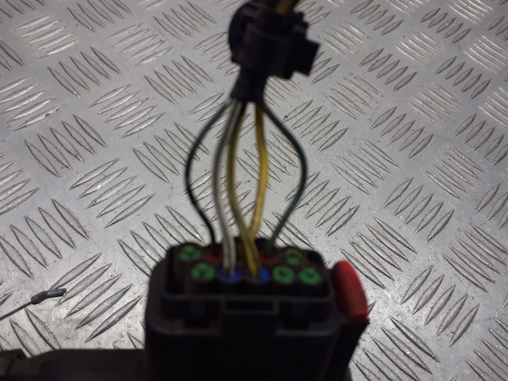 фото №4, Замок двері правий задня mazda 3 bk 5pin