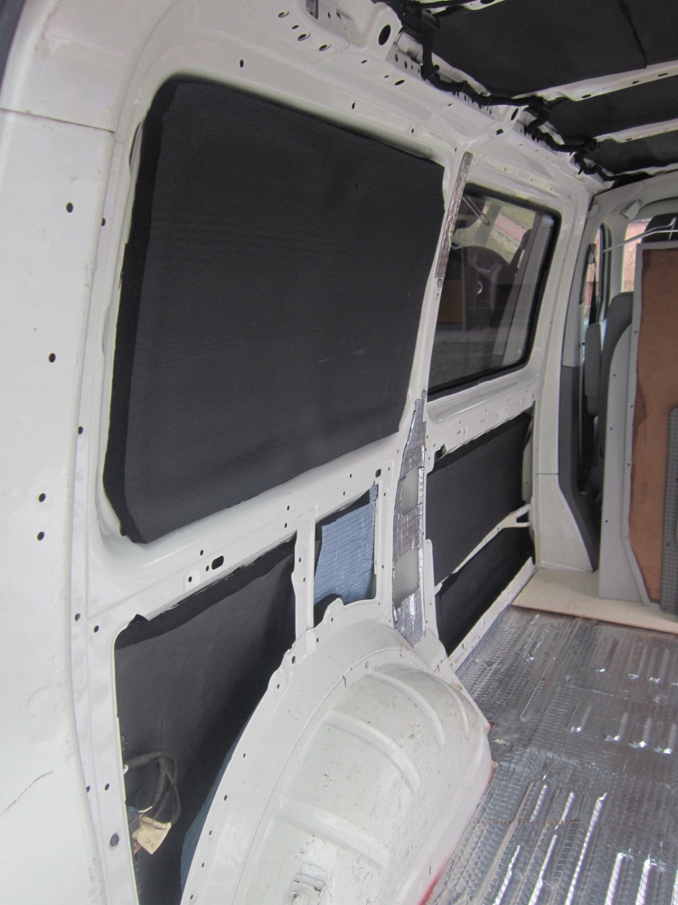 Мат шумоізоляційна 2 mm бутилова до автомобіля 1 m2 на кришці  багажника капот Недорого