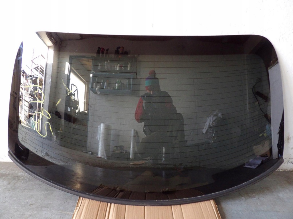 фото №1, Стекло задняя задняя mercedes c117 w117 cla 2013- sedan