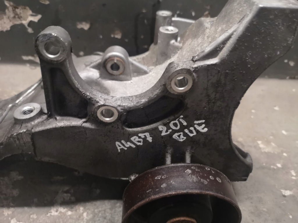 Кронштейн генератора a4 b7 2.0 tfsi bwe 06d903143d с Разборки
