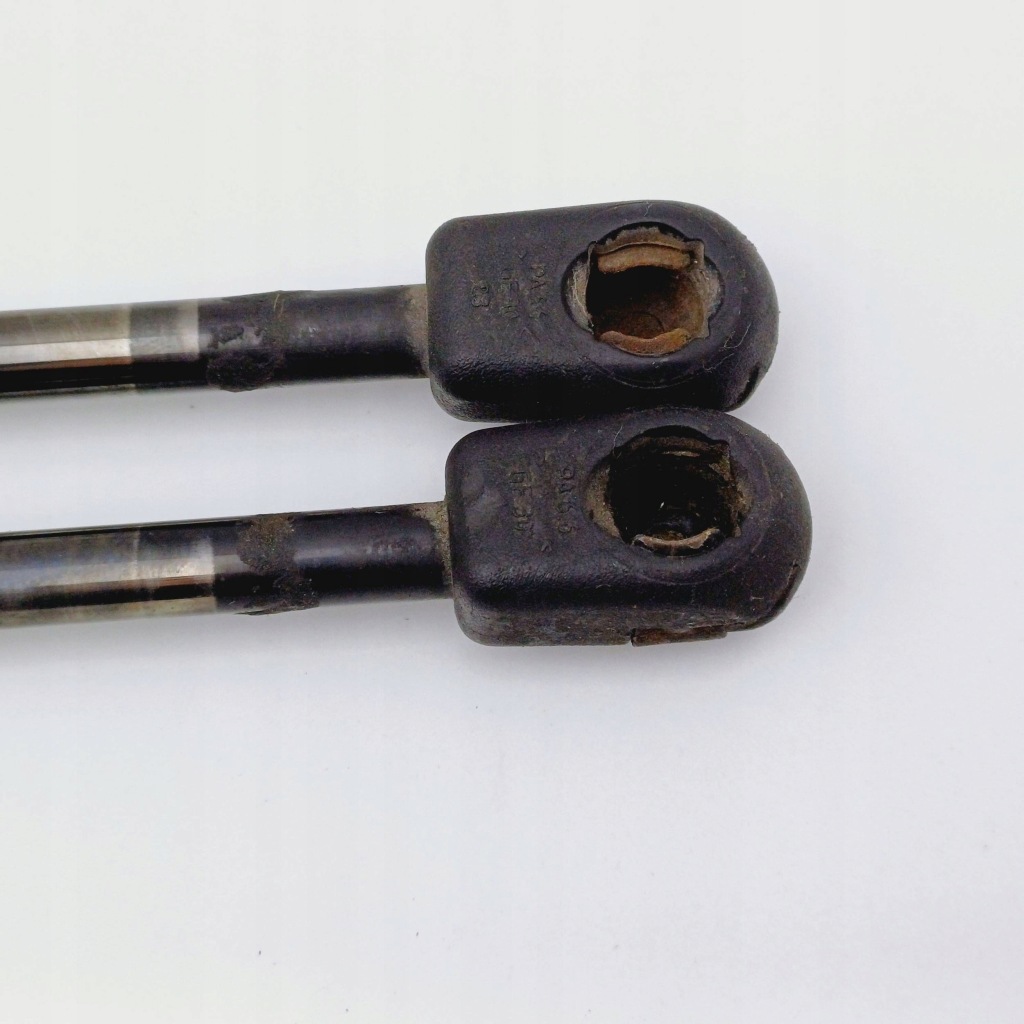 Привод крышки багажника opel corsa b 90481270 cena za 2 szt nr271 с Разборки