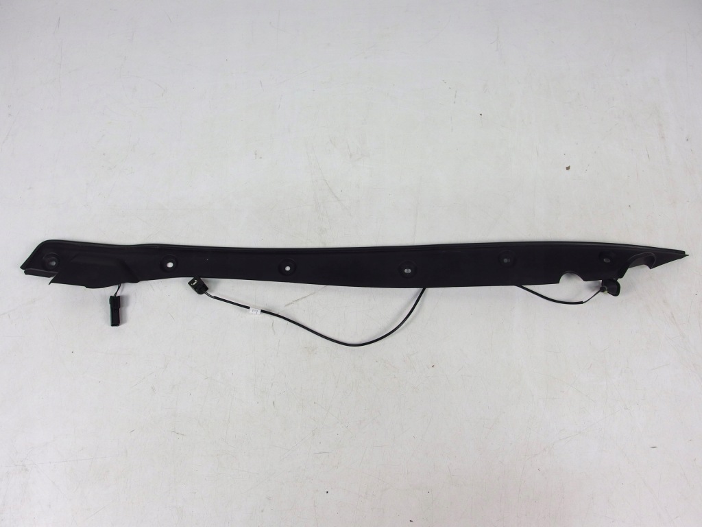 Купити Молдинг кришки багажника ліва задня tesla x