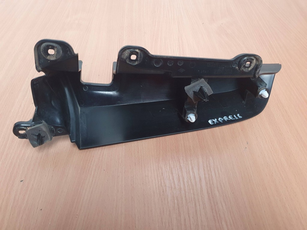 Кутик захист лампи задня 903909258r 903900425r renault express 23r Київ