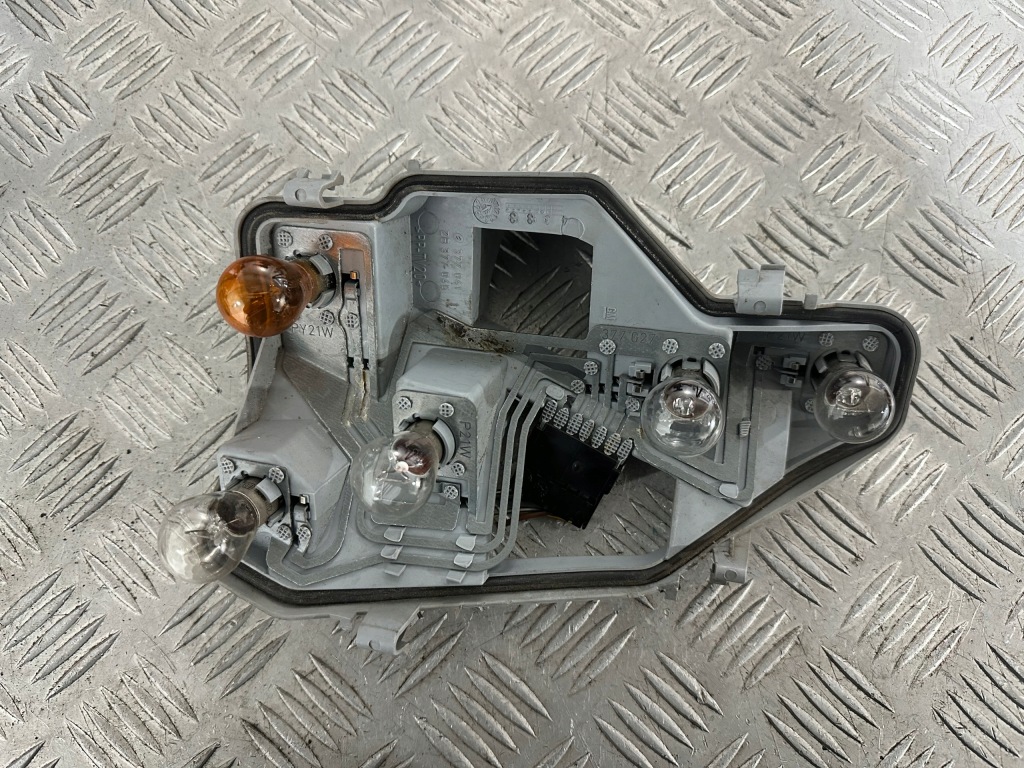 Купить Opel вкладыш лампы штекер левый задний  377041