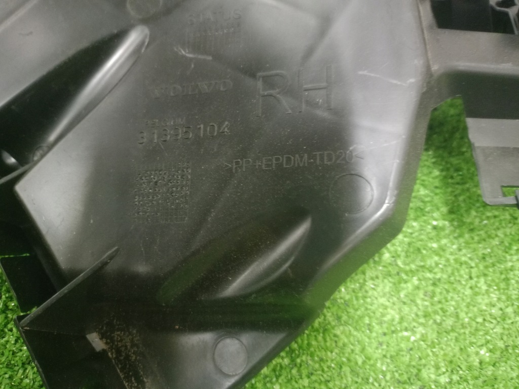 фото №9, Volvo v40 xc40 напрямна бампера правий задня