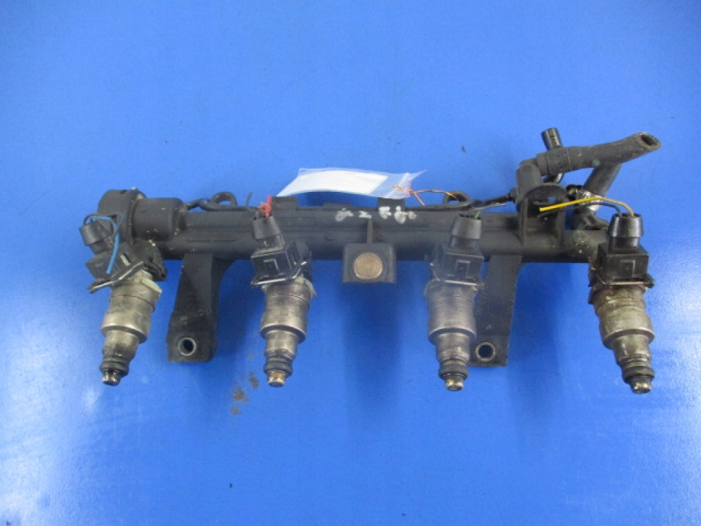 фото №1, Peugeot partner 1.4 75km молдинг питающая 4форсунки 9623488380