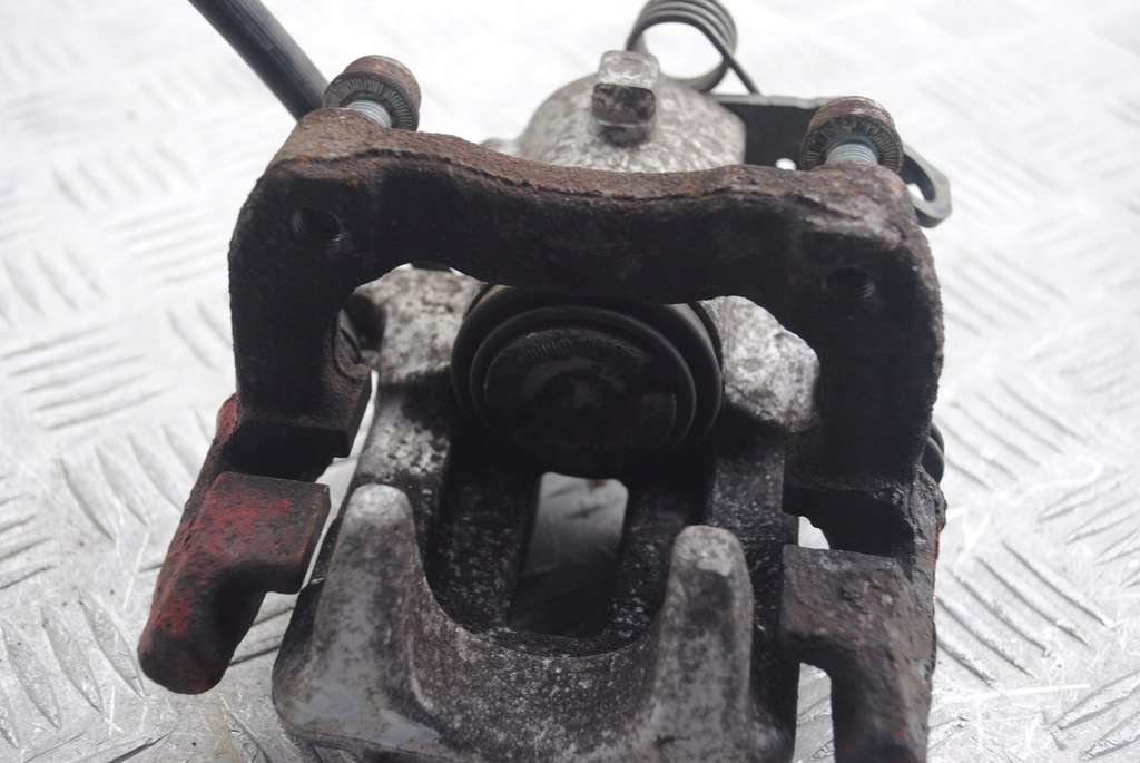 фото №4, Супорт правий задня + скоба vw bora golf iv audi a3