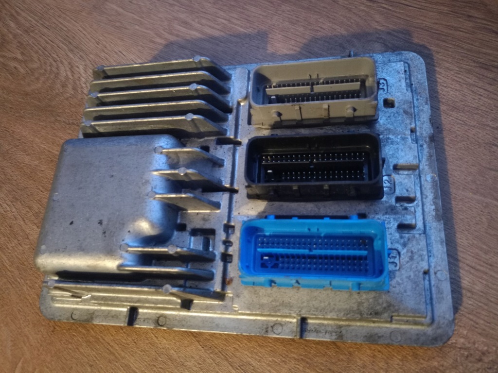 Купить Блок управления двигателя 12673117 opel astra