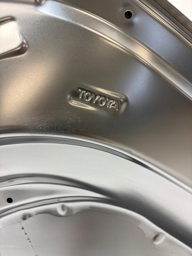 Toyota yaris 3 капот Недорого