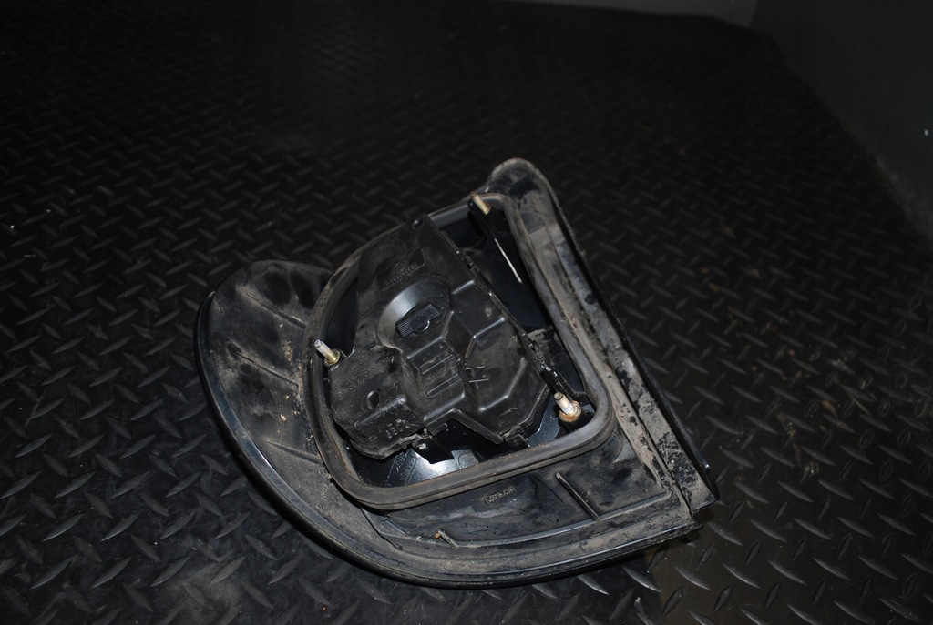 фото №16, Лампа правий задня vw sharan 7m0945258a вкладиш