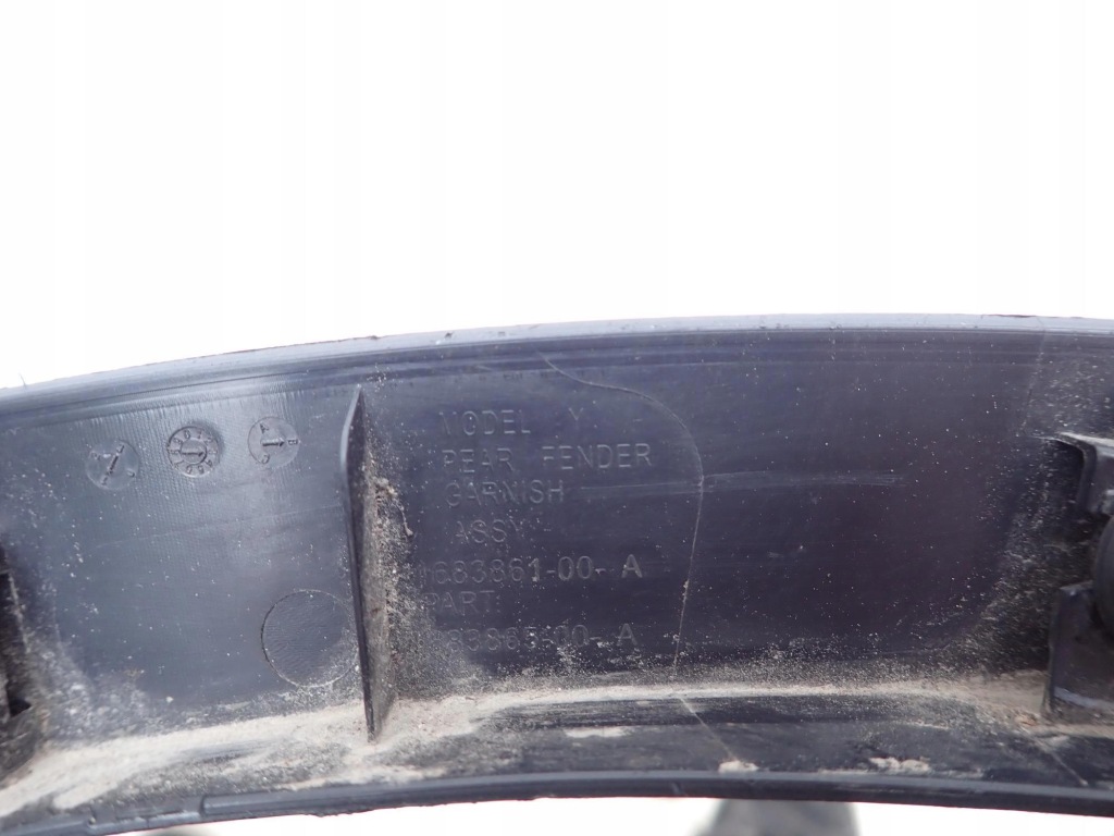 фото №13, Tesla model y 20- молдинг накладка левый задняя