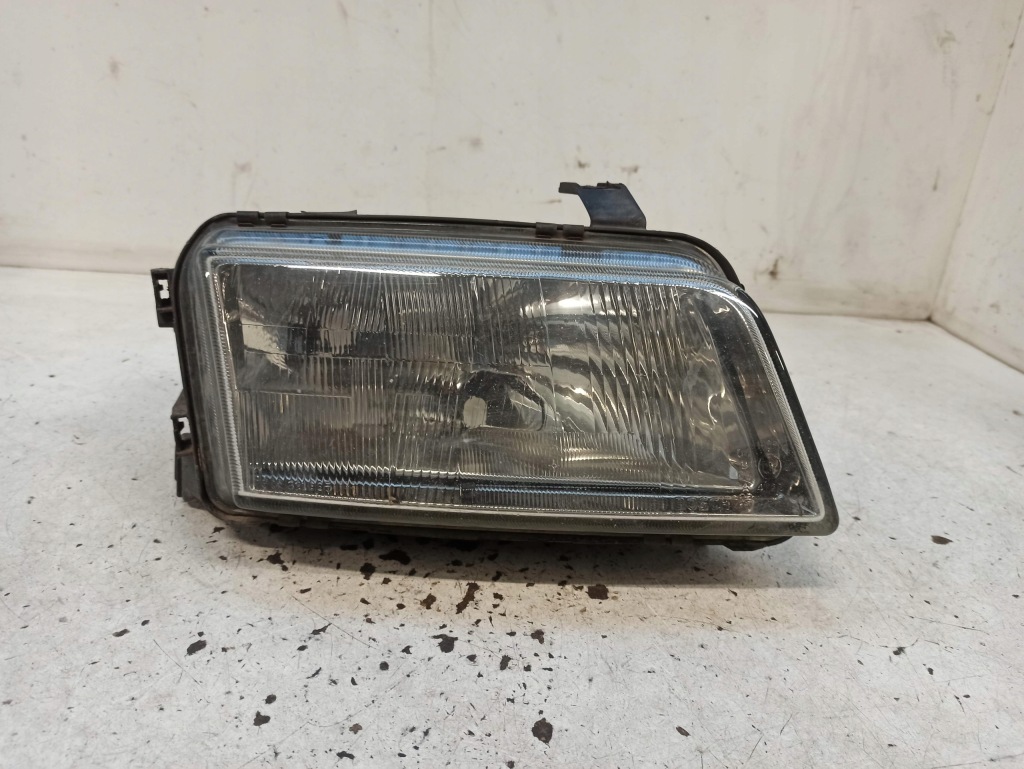 Купити Audi a4 b5 eu лампа права передня 8d0941004e