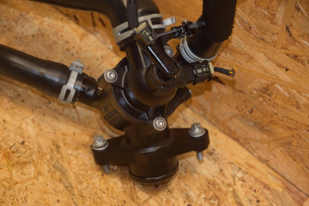 фото №6, Термостат корпус термостата mercedes a-klasa w177 amg 2.0i 23r a2602004500