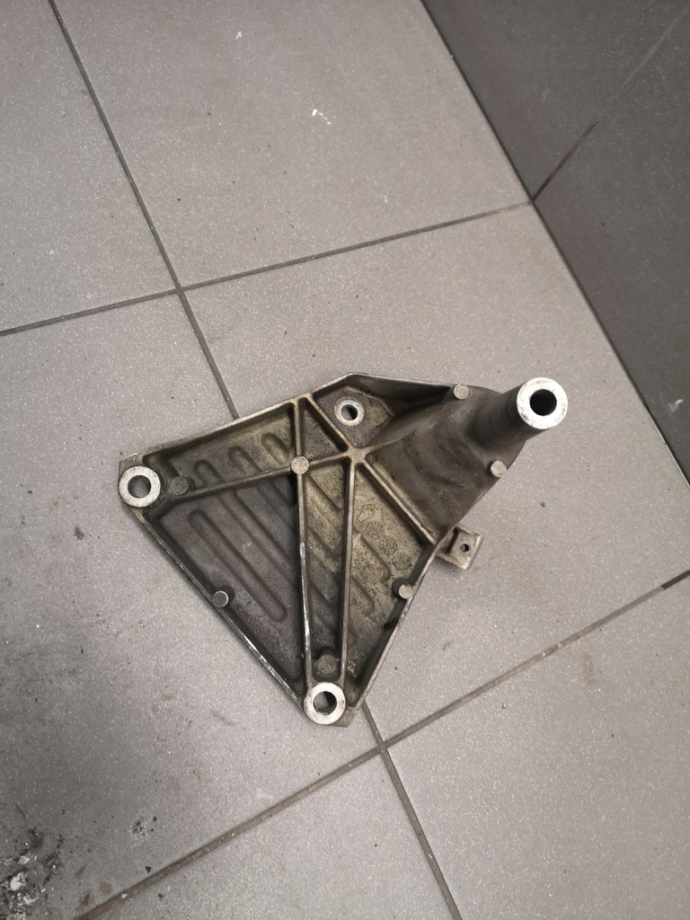 фото №4, Кронштейн опора двигателя a8 d3 4.2 bfm 4e0199308an