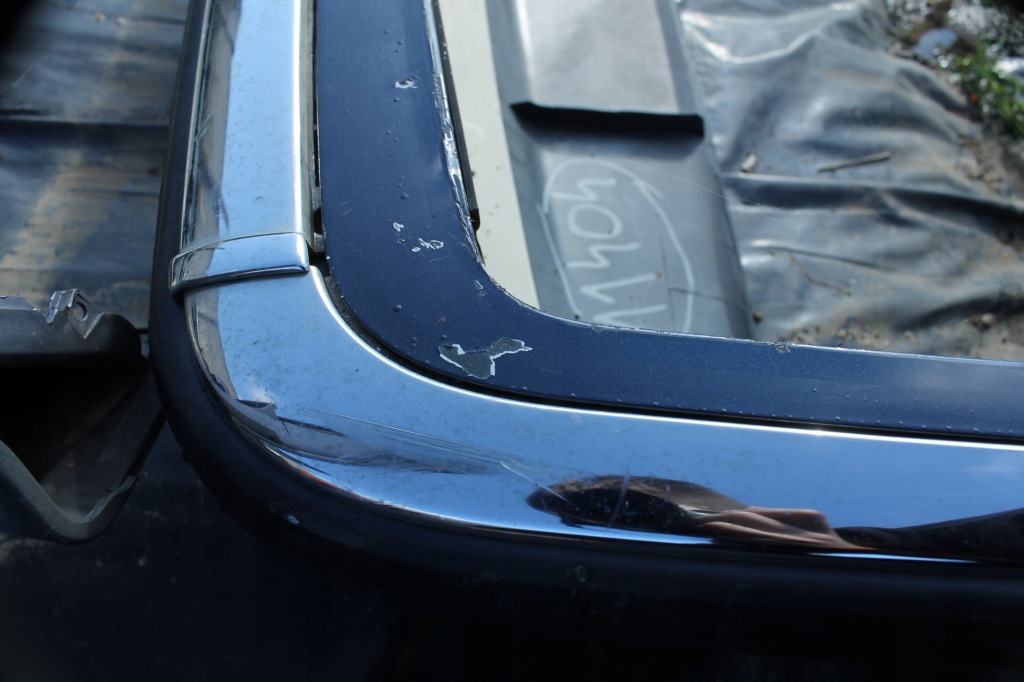 Бампер задній задній bmw 7 e32 балка підсилювач 1928282 накладки хром в Україні