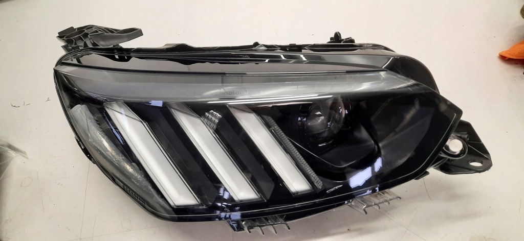 Купить Peugeot 208 2008 2 2 фара full led правый  передняя eur