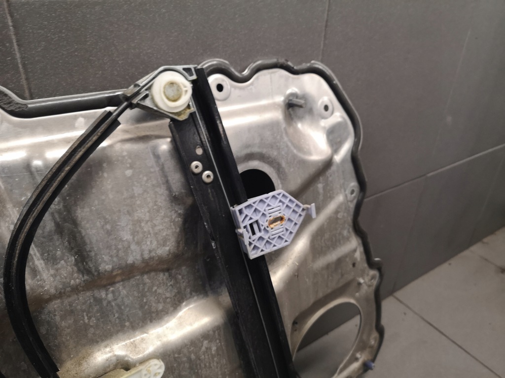 фото №9, Механізм скло правий задня audi a8 d3 4e0839850a