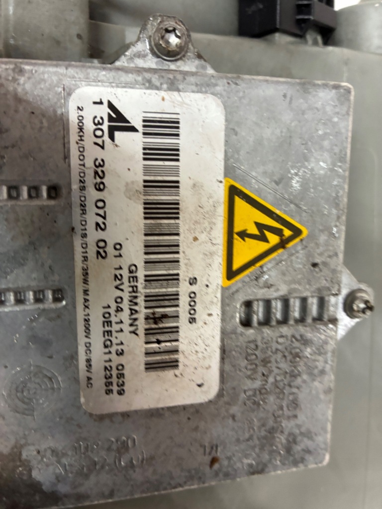 Mercedes w203 рестайлинг  ксенон лампа перед передняя левая европа 130732907202 Оригинал