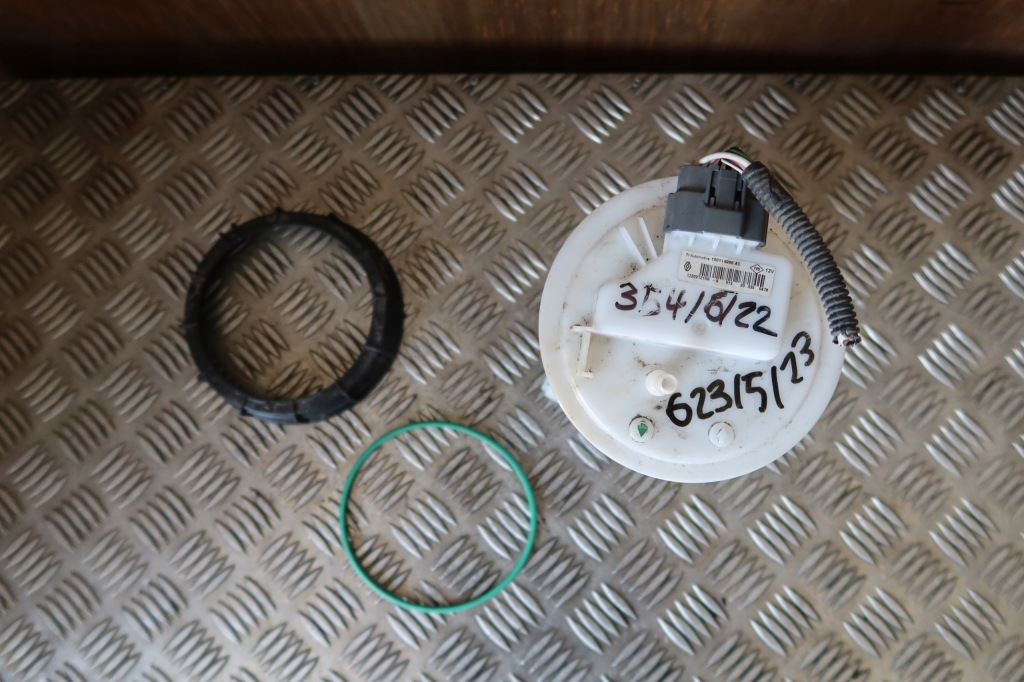 фото №1, Насос топлива clio v 172021210r