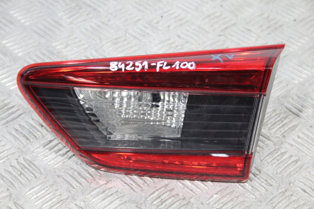 фото №1, Лампа крышки subaru xv lift 84251-fl100