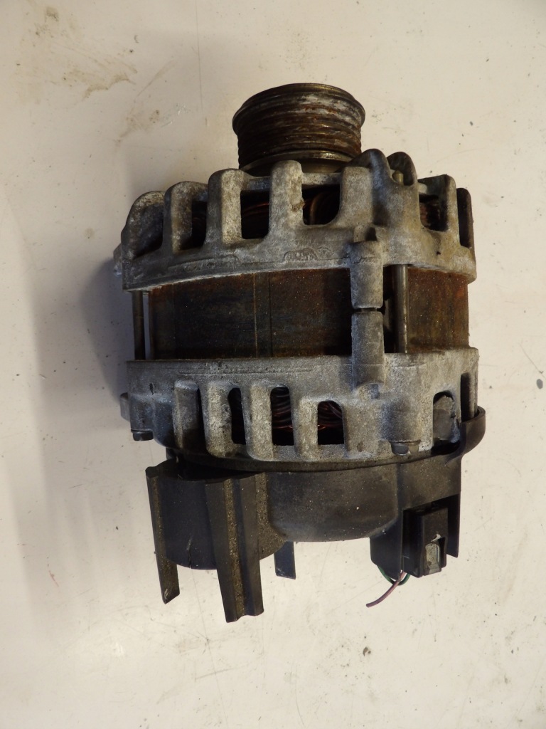 Купити Генератор renault 231004719r