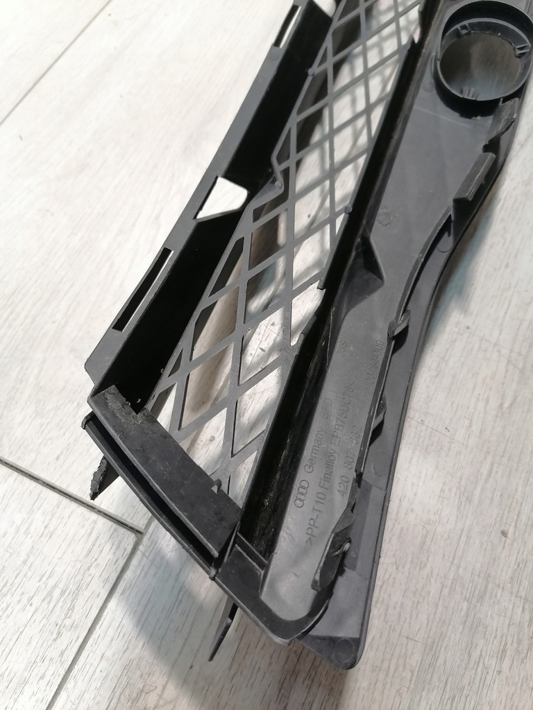 фото №11, Audi r8 решётка бампер правый перед 420807682