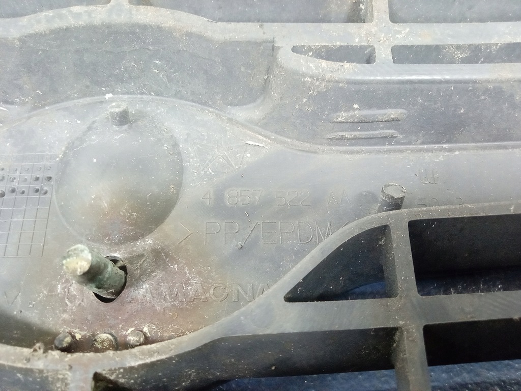 фото №4, Chrysler voyager iv решётка радиатора решётка радиатора 4857522aa