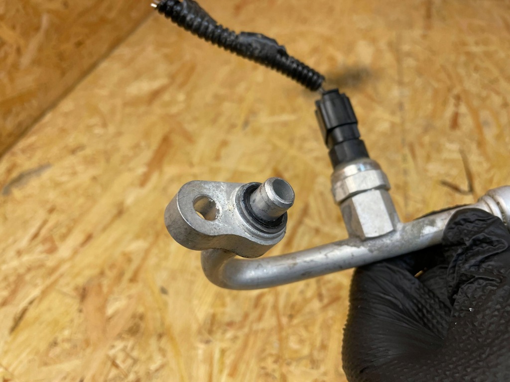 Купити Патрубок трубка шланг кондиціонера tesla model 3 1092158-00-f 2017-