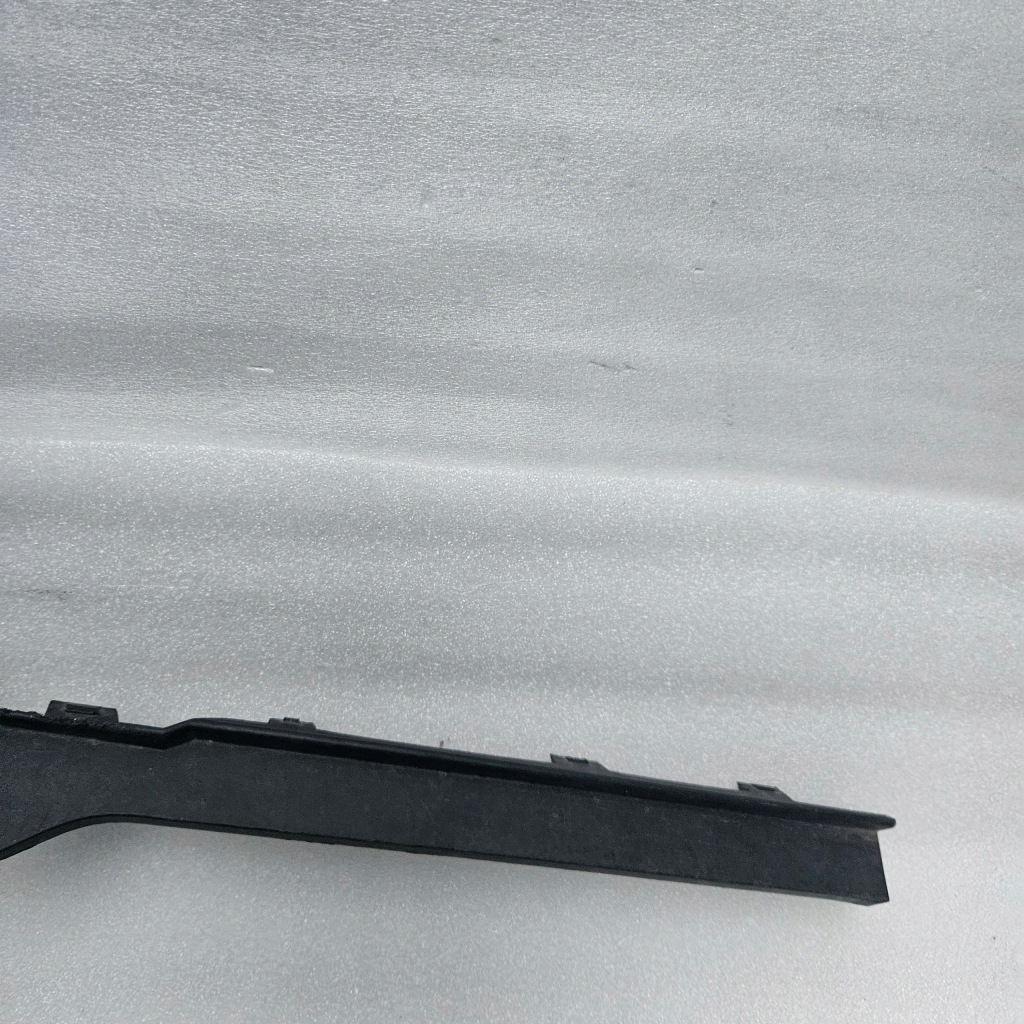 Спойлер резиновый элемент накладка-спойлер бампера перед правый 39148889 opel insignia b рестайлинг Недорого