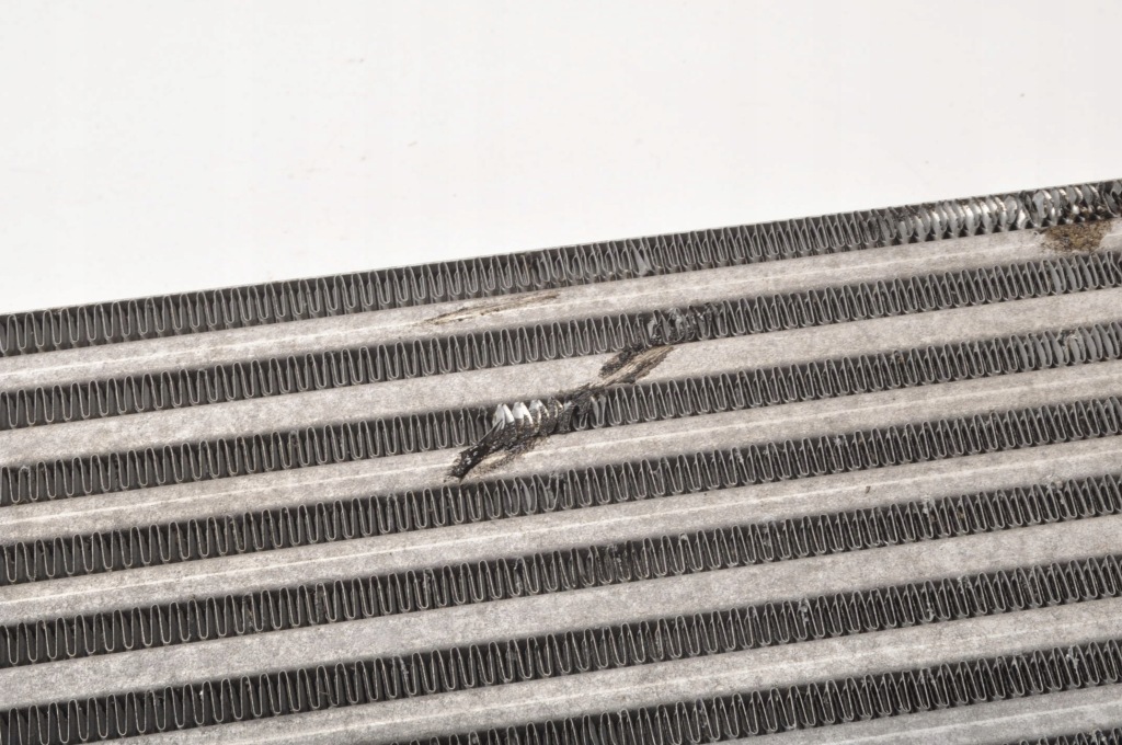 Купити Insignia 2 b 1.5 радіатор інтеркулер 84208076