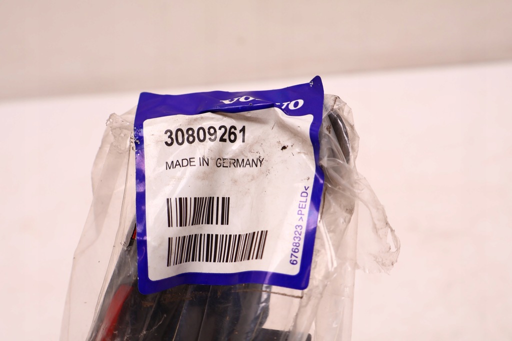 фото №7, Volvo s40 v40 накладка спойлер бампера правая задняя 30809261