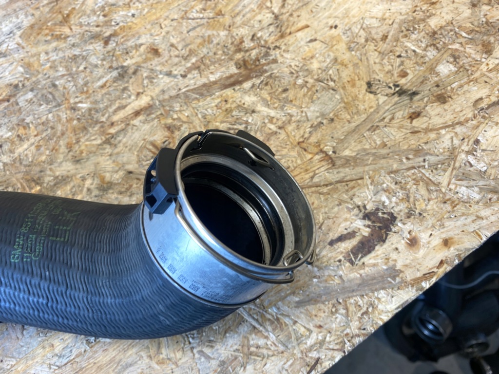 фото №11, Труба шланг пабтрубок  воздуха интеркулер bmw f39 f45 f48 8511338