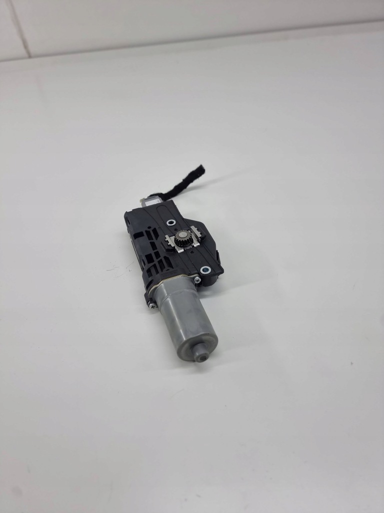 Моторчик люк land rover range rover sport l461 m8e253808ab Ціна