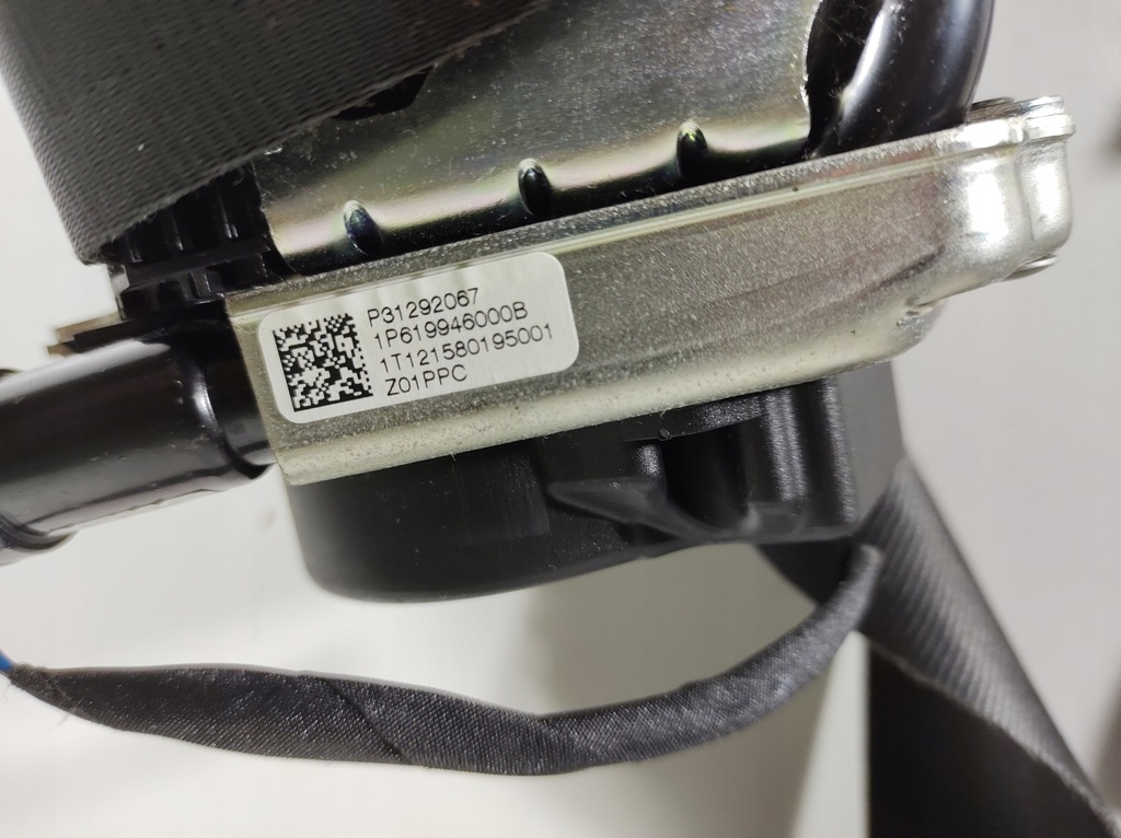 фото №7, Volvo v40 12r- pas безопасности правый перед