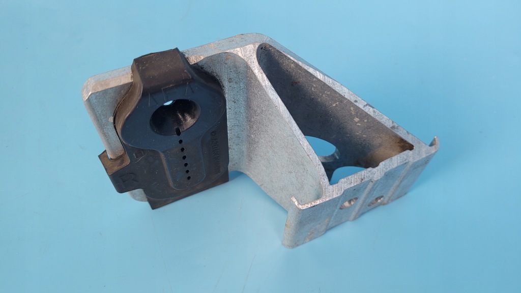 Mercedes eqe 350+ 23r кронштейн кронштейн радіатора праве a0995013500 в Україні