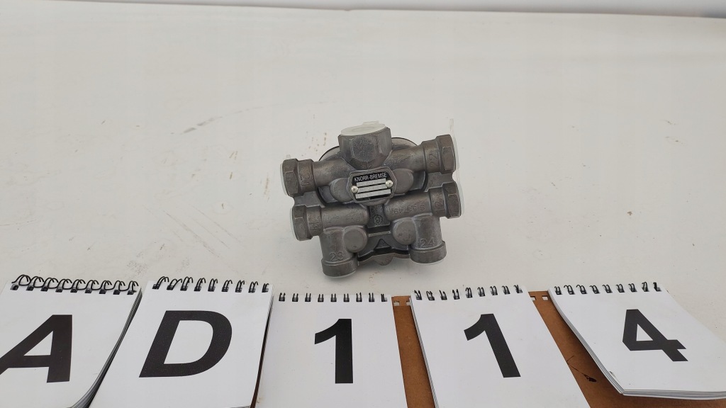 Купити Mercedes oem клапан багатоканальний нове